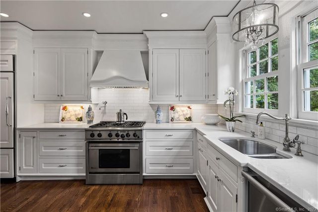 $3,295,000 | 339 Old Norwalk Road, New Canaan, CT 06840