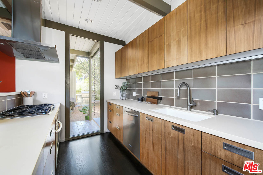 3022 Windsor Avenue Los Angeles, CA 90039 - Photo 13 of 37