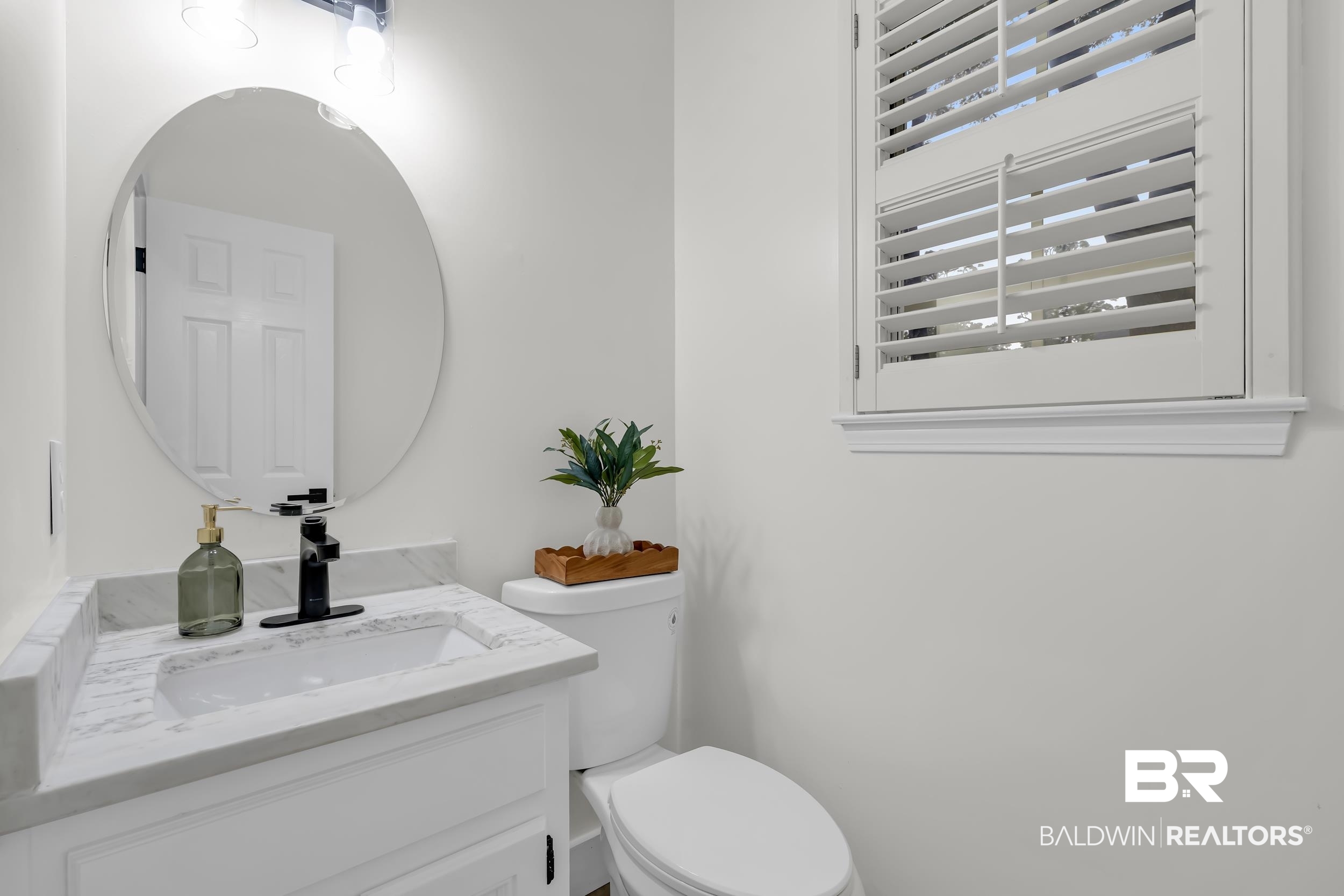 4924 Brooke Court Mobile, AL 36618 - Photo 31 of 34 Bathroom with vanity and toilet