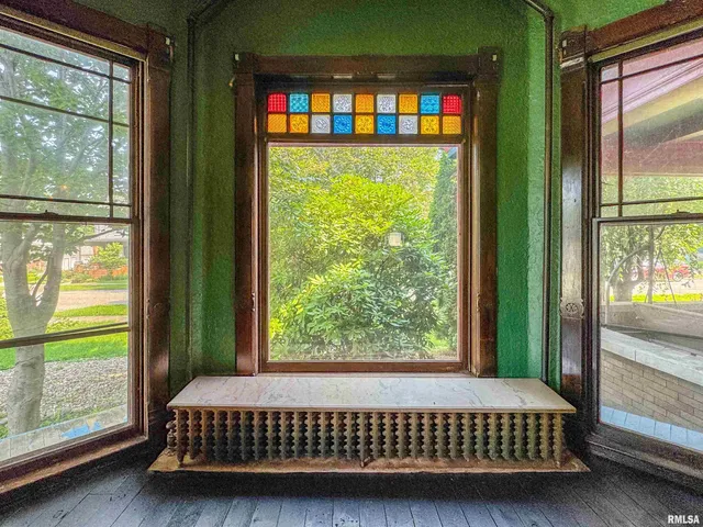 $120,000 | 202 West 3rd Street, Delavan, IL 61734