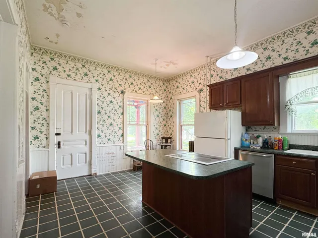 $120,000 | 202 West 3rd Street, Delavan, IL 61734