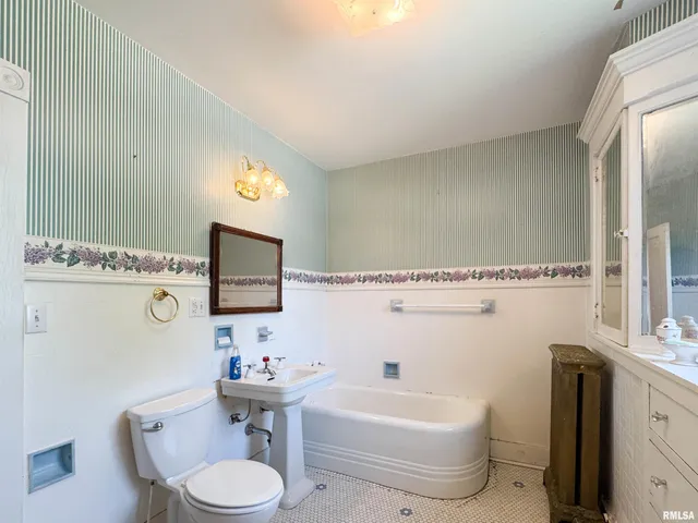 $120,000 | 202 West 3rd Street, Delavan, IL 61734