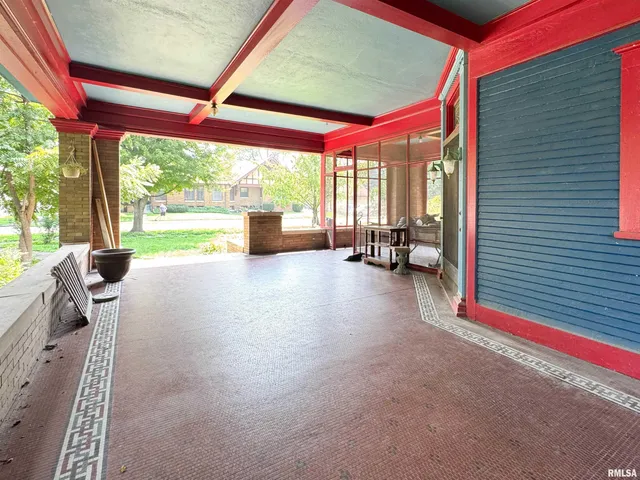 $120,000 | 202 West 3rd Street, Delavan, IL 61734