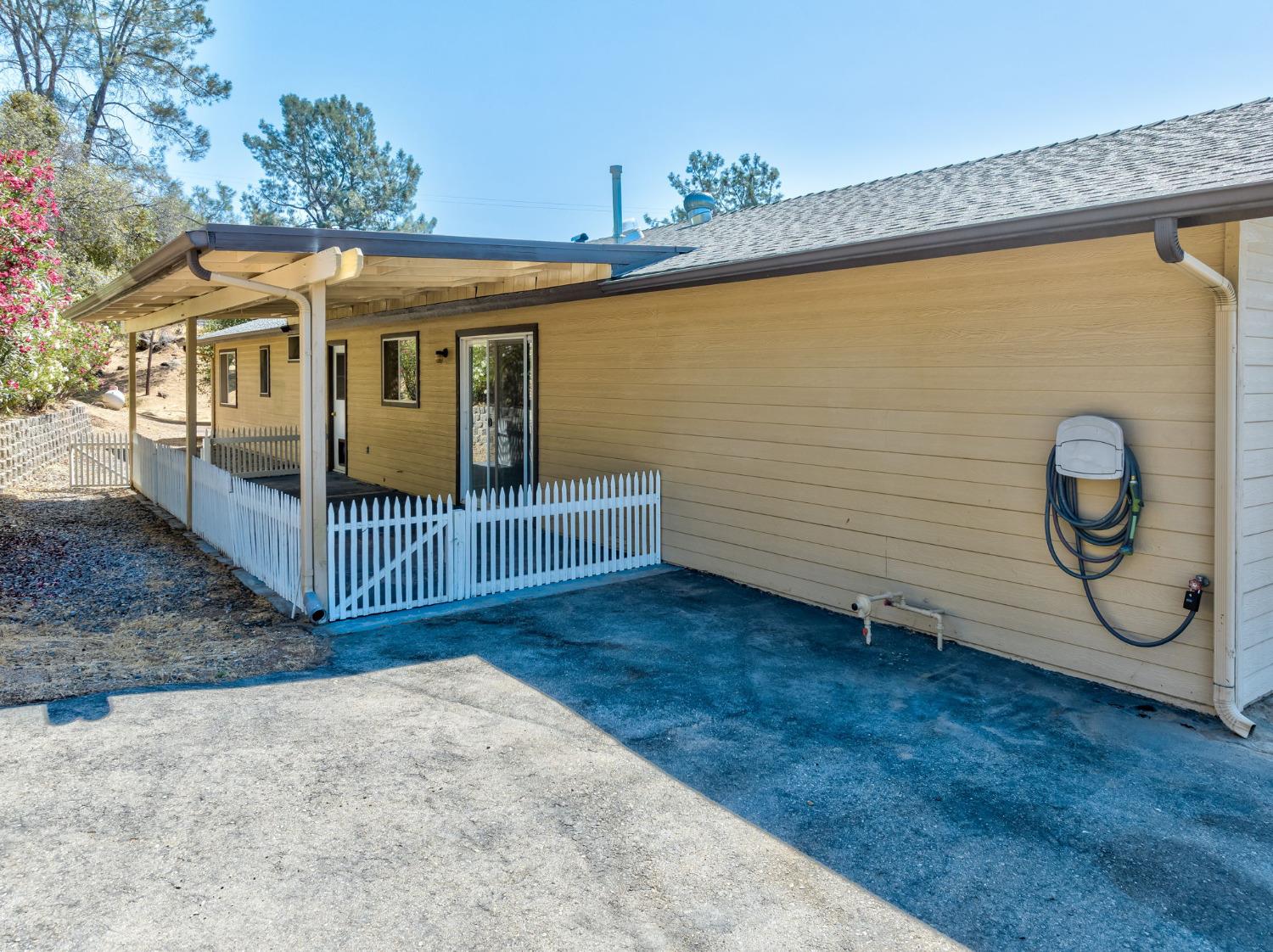 44909 Person Loop North Coarsegold, CA 93614 - Photo 29 of 32 a view of porch with garden