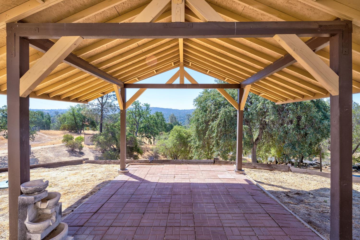 44909 Person Loop North Coarsegold, CA 93614 - Photo 6 of 32 a view of a backyard