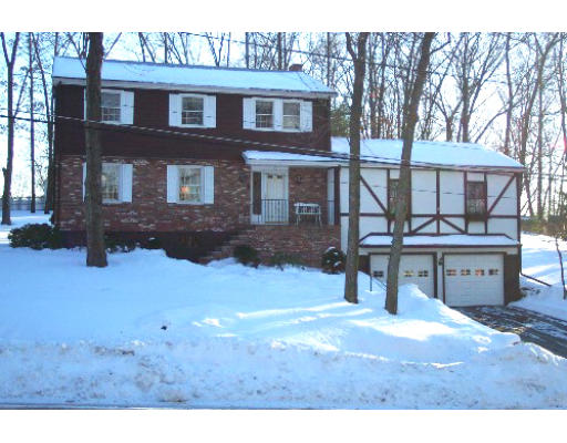 11 Bradley Road Andover, MA 01810 - Photo 1 of 11 Gallery Image 1