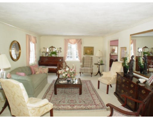 11 Bradley Road Andover, MA 01810 - Photo 2 of 11 Gallery Image 2