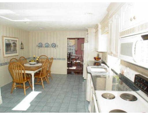 11 Bradley Road Andover, MA 01810 - Photo 3 of 11 Gallery Image 3
