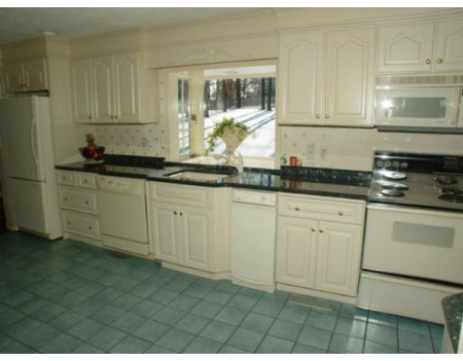 11 Bradley Road Andover, MA 01810 - Photo 4 of 11 Gallery Image 4