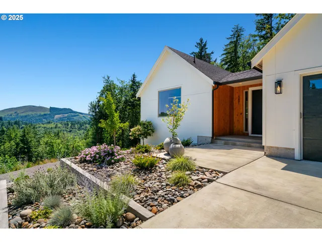 a front view of house with yard