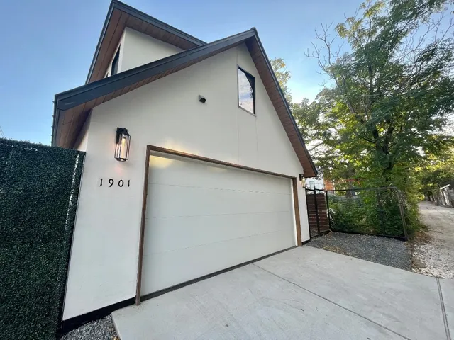 a sign that is on the wall of a building