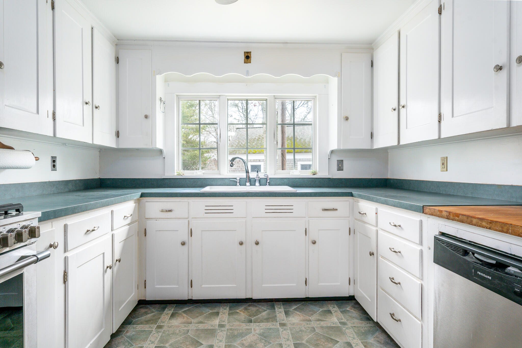 64 Pitchers Way Hyannis, MA 02601 - Photo 8 of 35 Kitchen