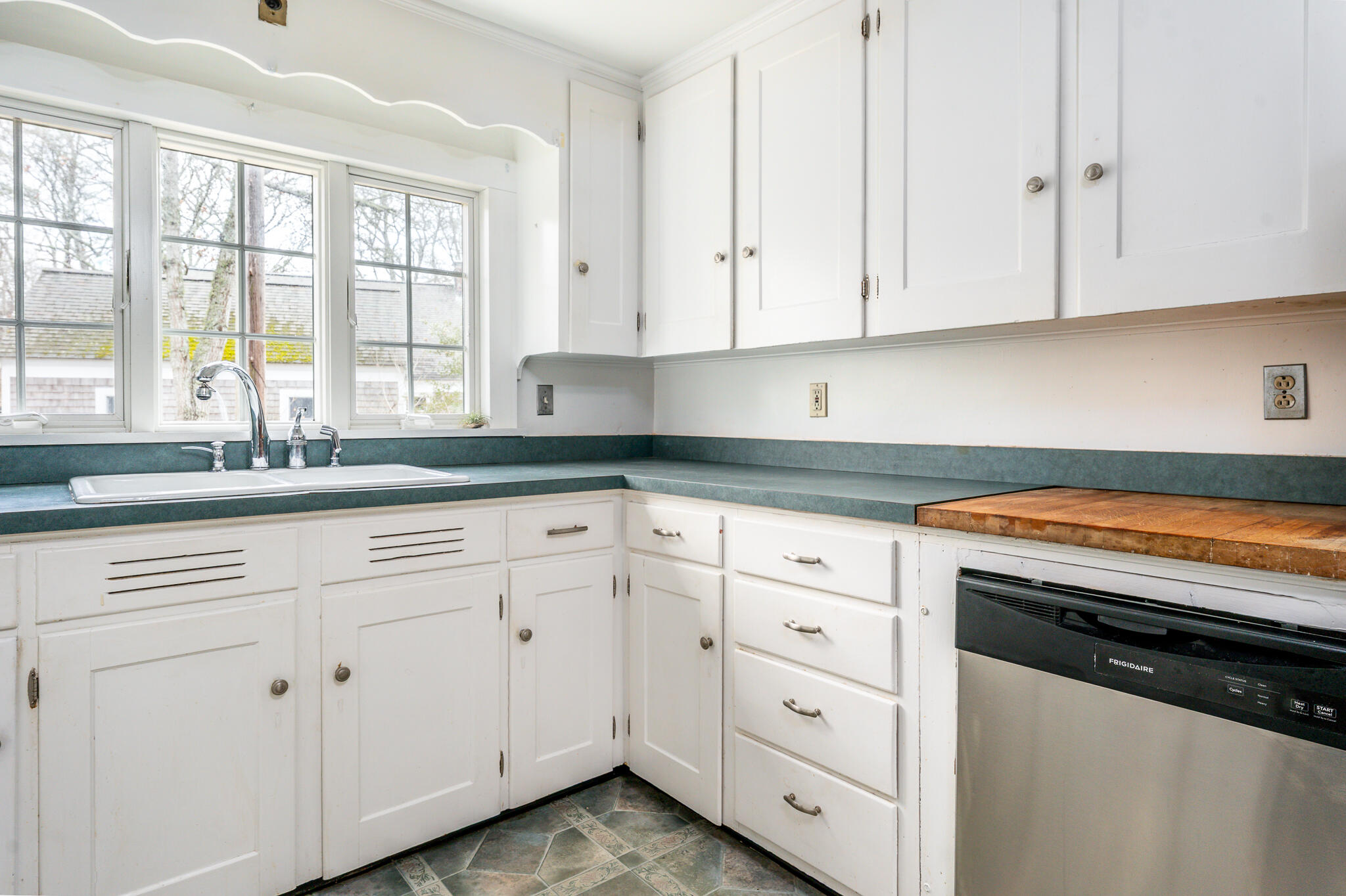 64 Pitchers Way Hyannis, MA 02601 - Photo 9 of 35 Kitchen