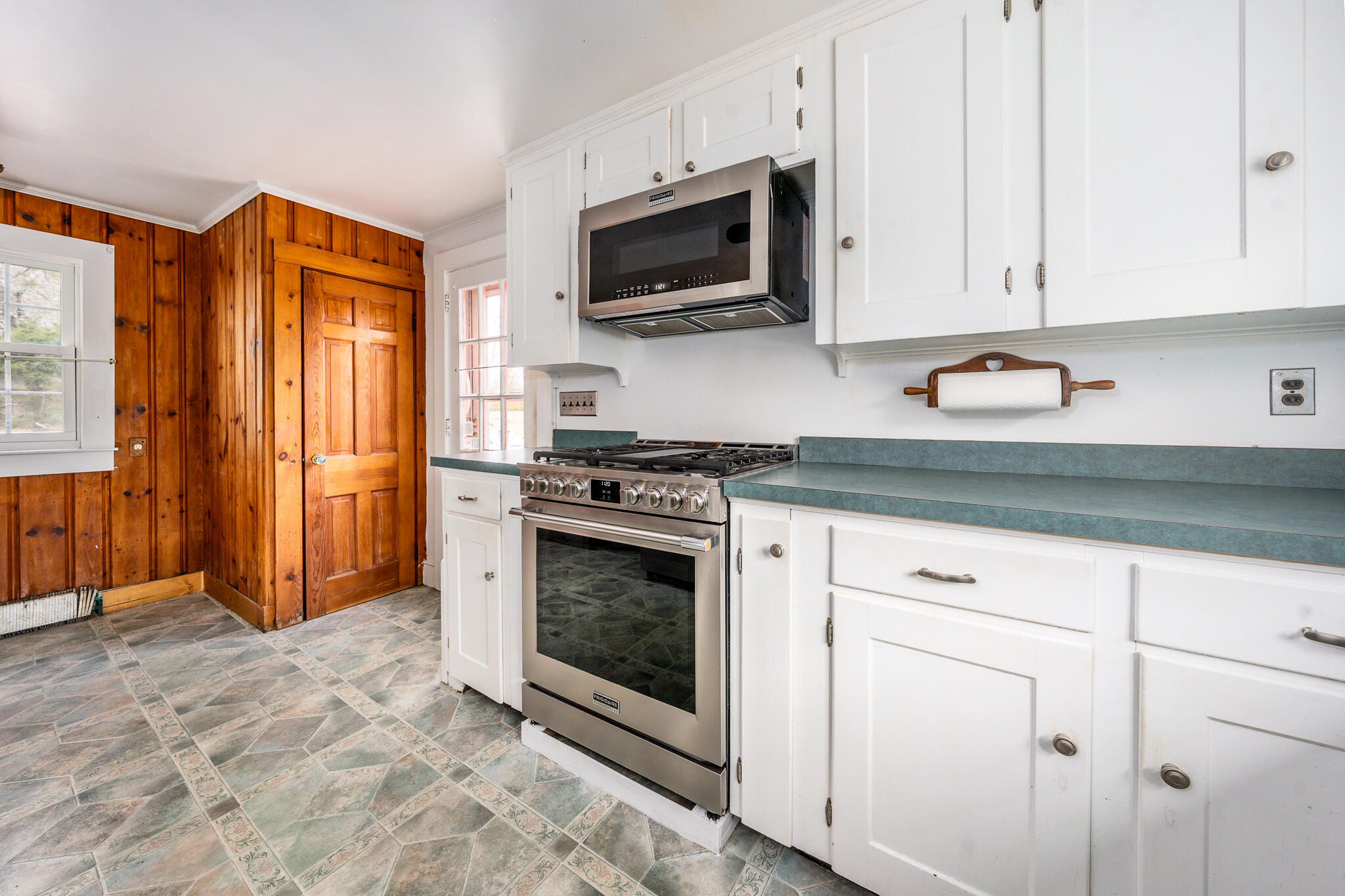 64 Pitchers Way Hyannis, MA 02601 - Photo 10 of 35 Kitchen