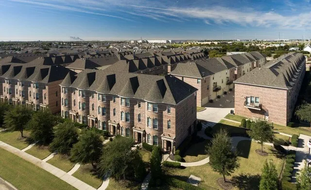 $2,250 | 2500 Rockbrook Drive, Unit 1A3, Lewisville, TX 75067