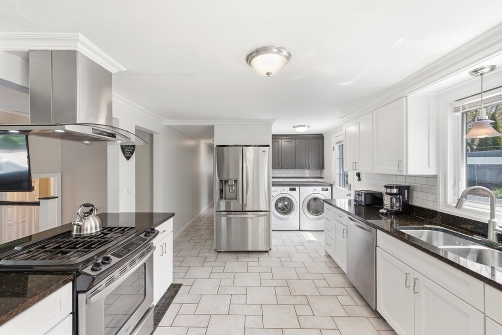 10 Albert Road Bourne, MA 02559 - Photo 9 of 40