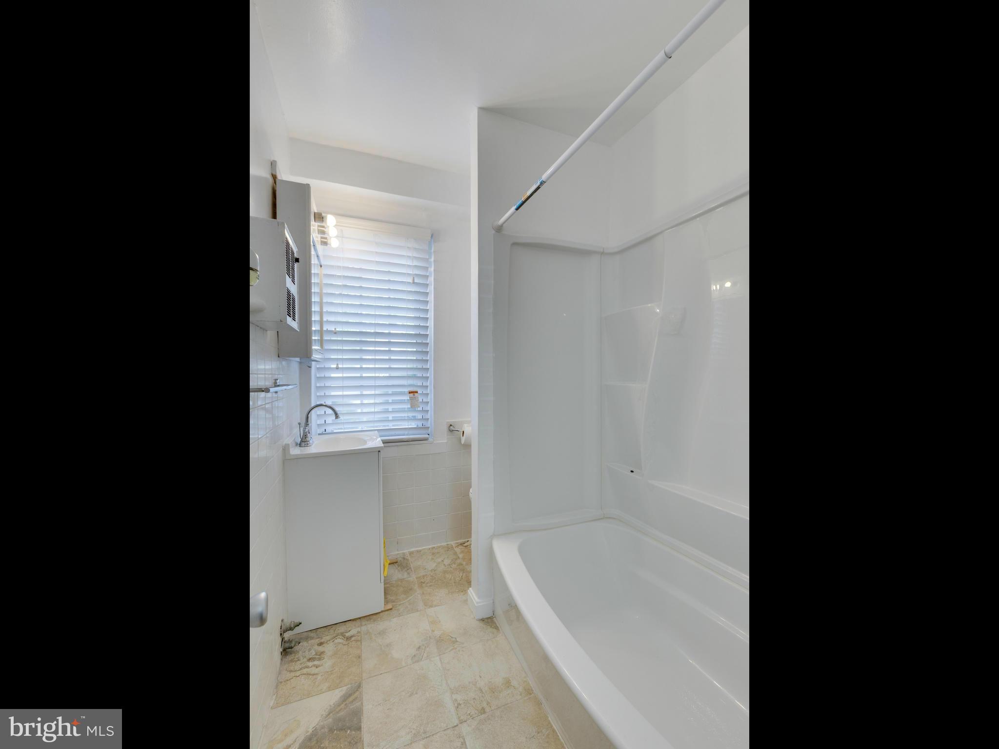 115 East Glebe Road, Unit A Alexandria, VA 22305 - Photo 16 of 19 Bath