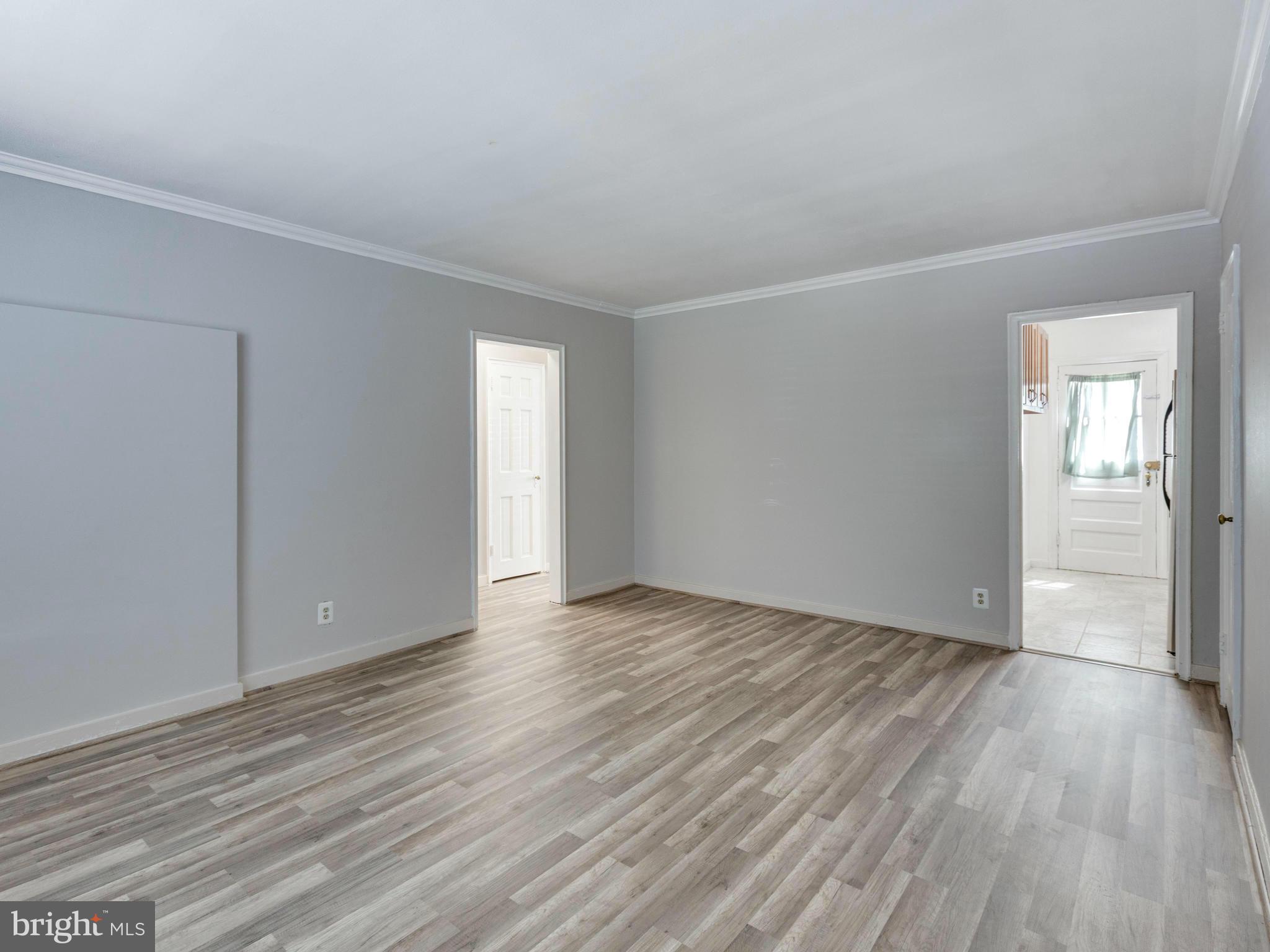 115 East Glebe Road, Unit A Alexandria, VA 22305 - Photo 5 of 19 Living/Dining Room