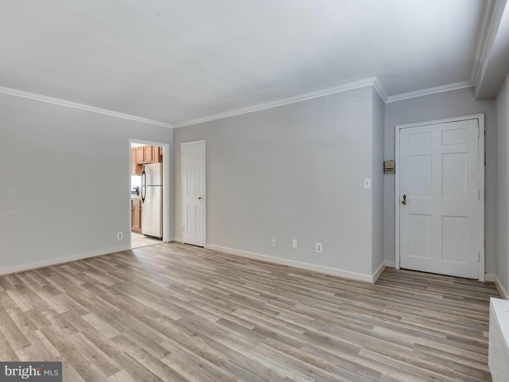 115 East Glebe Road, Unit A Alexandria, VA 22305 - Photo 6 of 19 Living/Dining Room