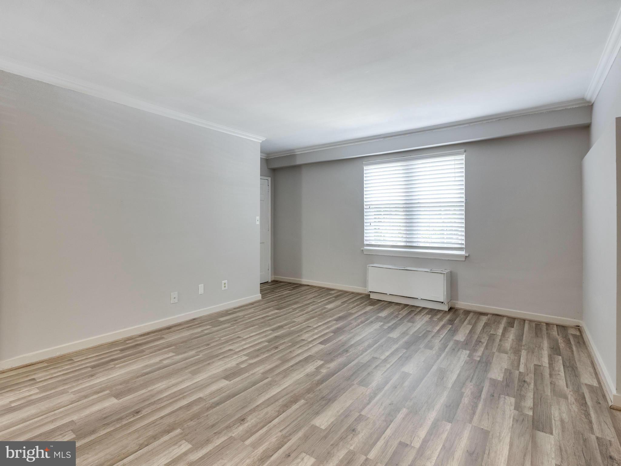 115 East Glebe Road, Unit A Alexandria, VA 22305 - Photo 7 of 19 Living/Dining Room