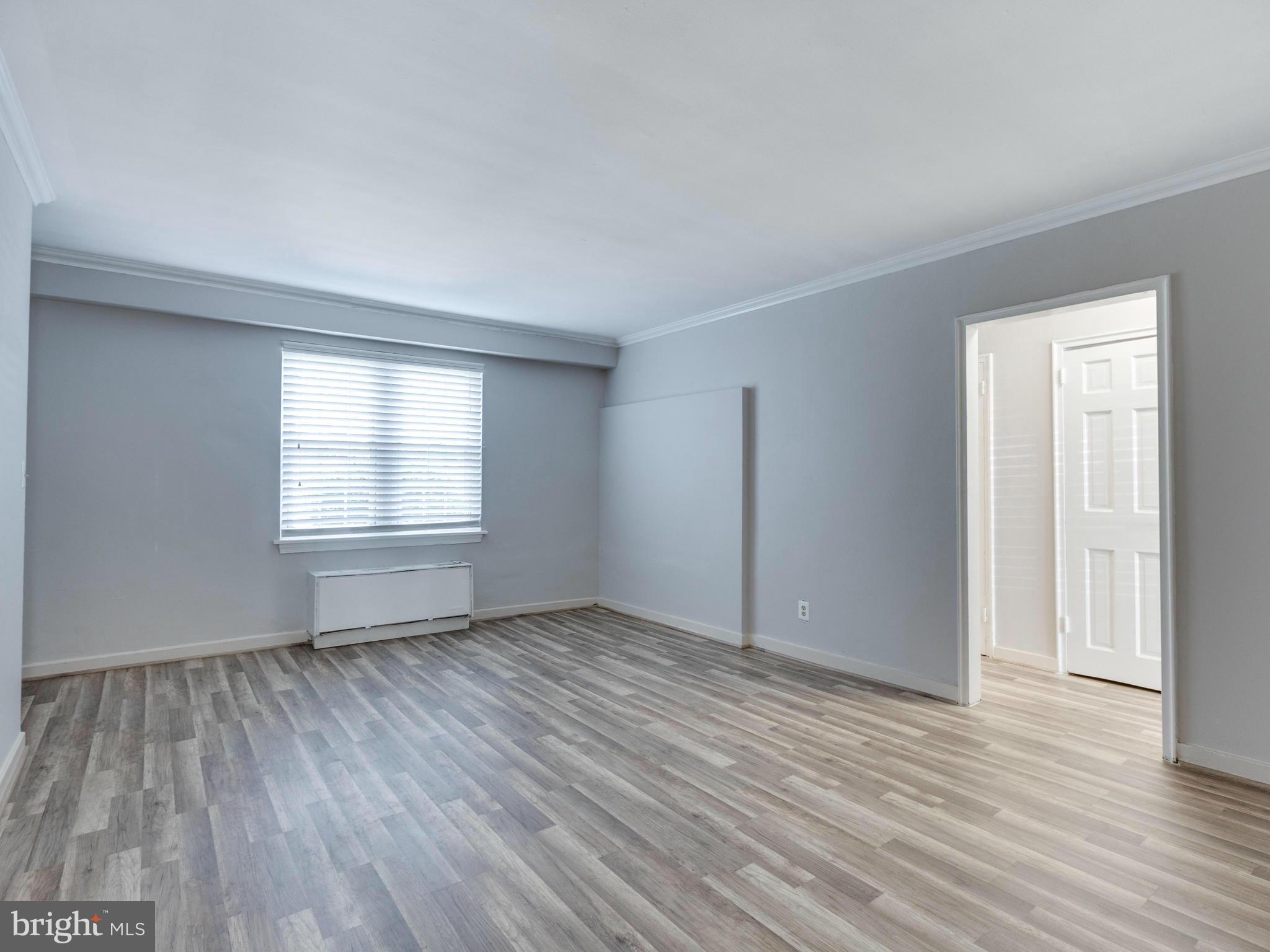 115 East Glebe Road, Unit A Alexandria, VA 22305 - Photo 8 of 19 Living/Dining Room