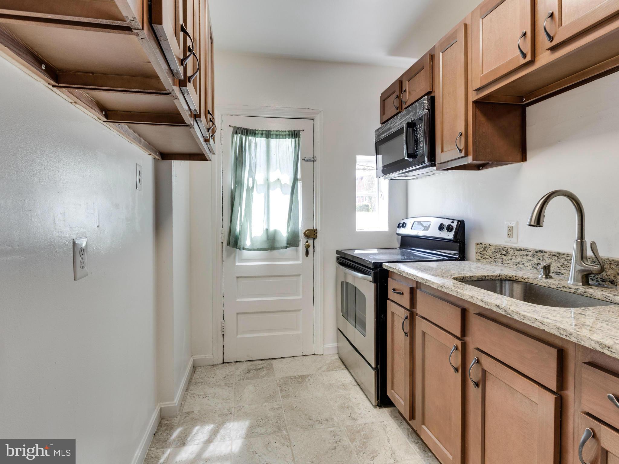115 East Glebe Road, Unit A Alexandria, VA 22305 - Photo 10 of 19 Kitchen