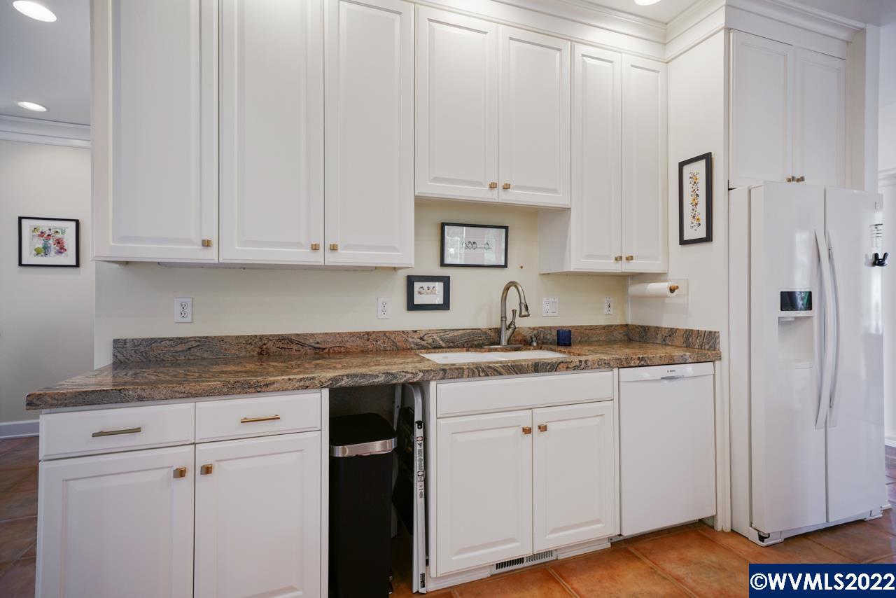 4040 Illahe Hill Road South Salem, OR 97302 - Photo 7 of 42