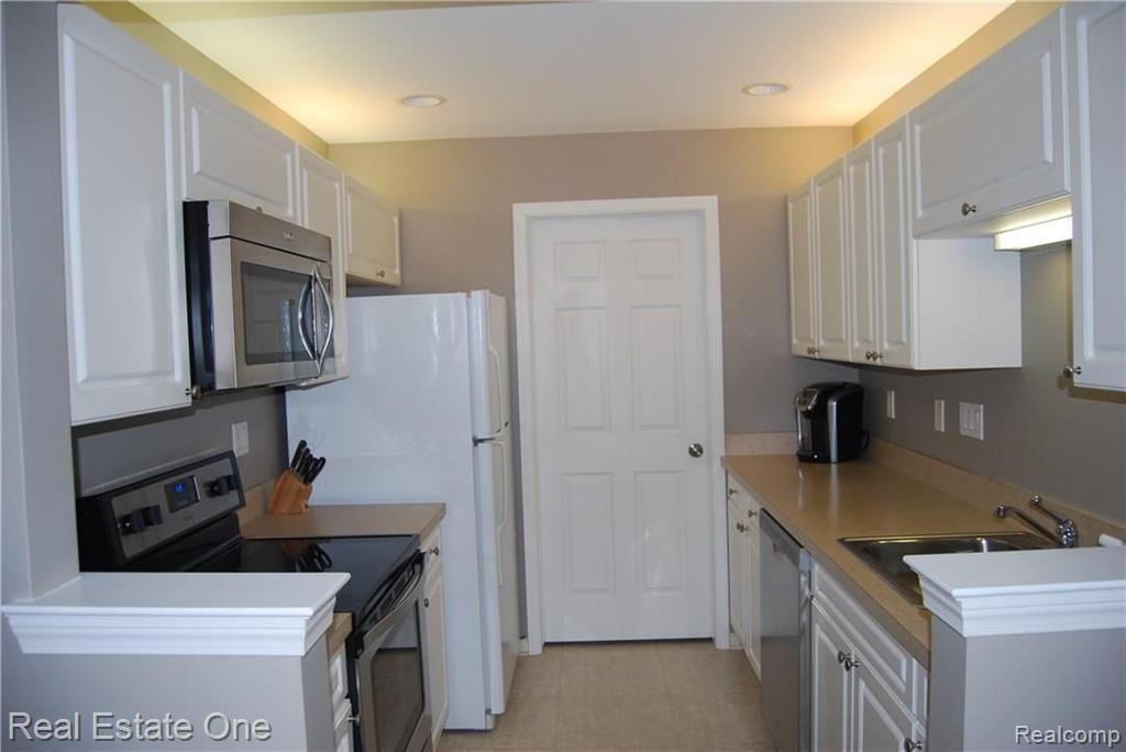 3540 Tremonte Circle, Unit 138 Rochester, MI 48306 - Photo 6 of 19