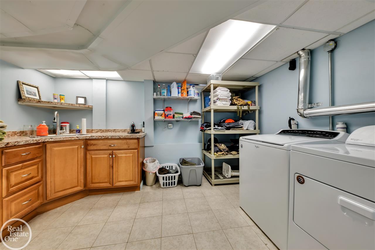 1110 Canterbury Road Grosse Pointe, MI 48236 - Photo 33 of 39 50026151-32.JPG