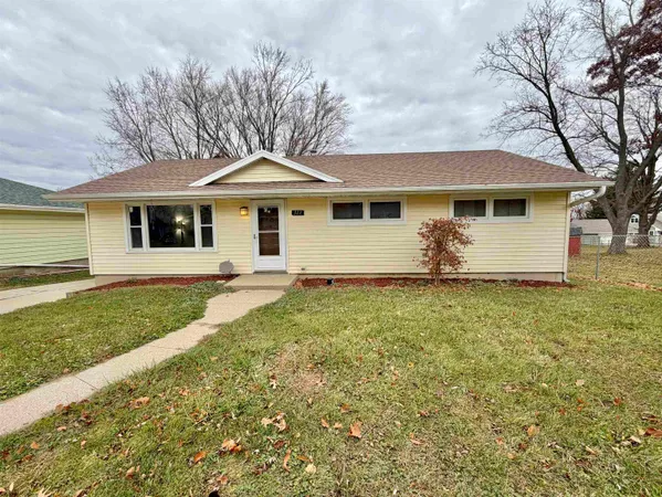 $173,000 | 322 East 10th Street, Pecatonica, IL 61063