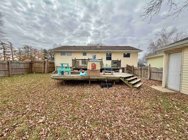 $173,000 | 322 East 10th Street, Pecatonica, IL 61063