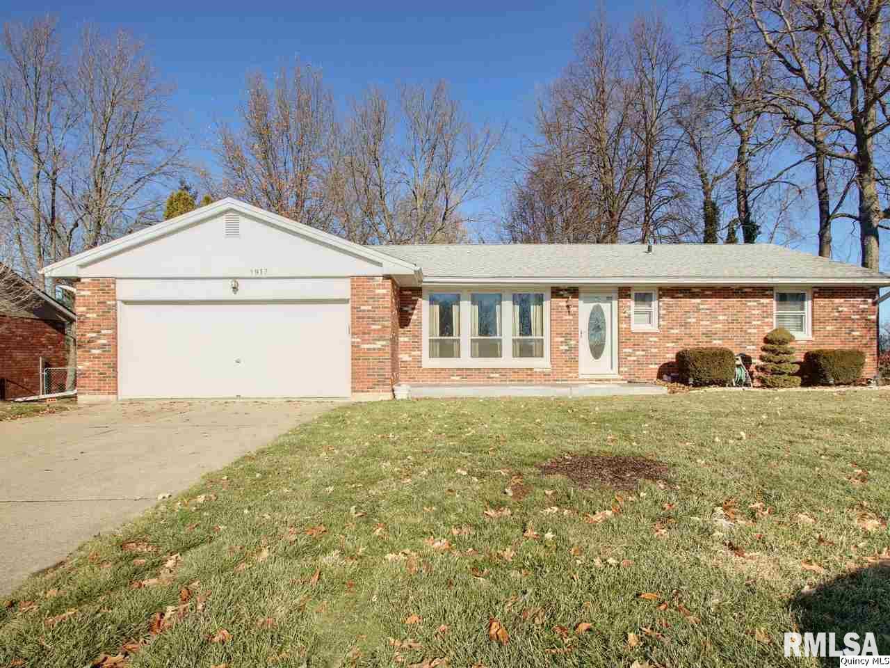 1917 Melview Road Quincy, IL 62305 - Photo 1 of 25 Gallery Image 1