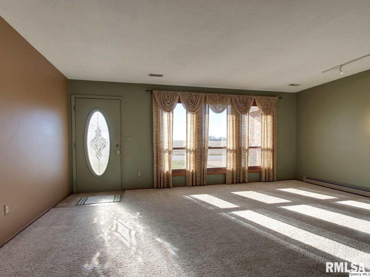 1917 Melview Road Quincy, IL 62305 - Photo 3 of 25 Gallery Image 3