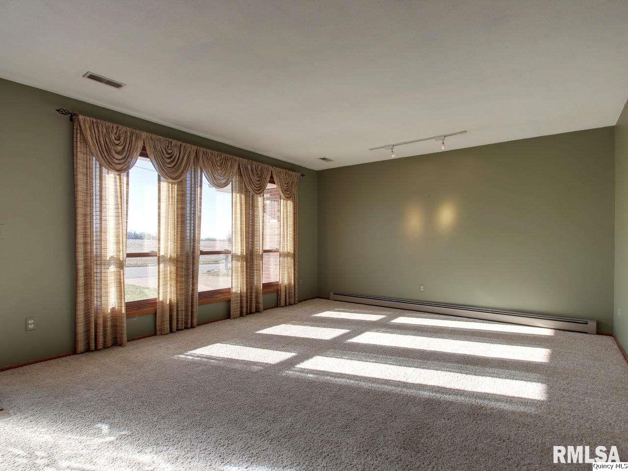 1917 Melview Road Quincy, IL 62305 - Photo 6 of 25 Gallery Image 6