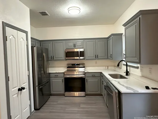 $1,800 | 7123 Norman Lane, San Antonio, TX 78240