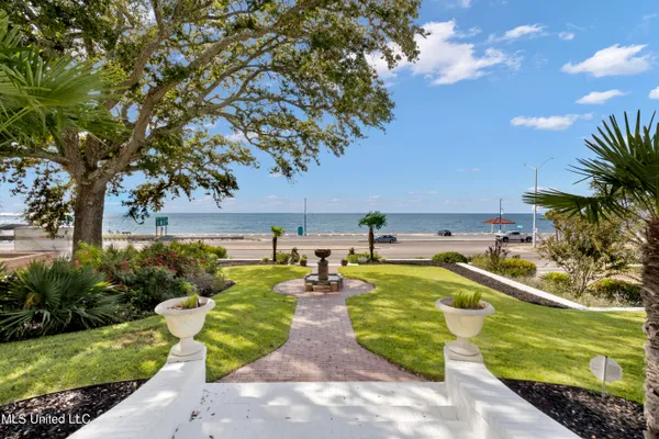 $1,495,000 | 1016 Beach Boulevard, Biloxi, MS 39530