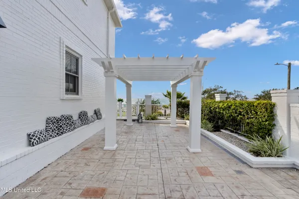 $1,495,000 | 1016 Beach Boulevard, Biloxi, MS 39530