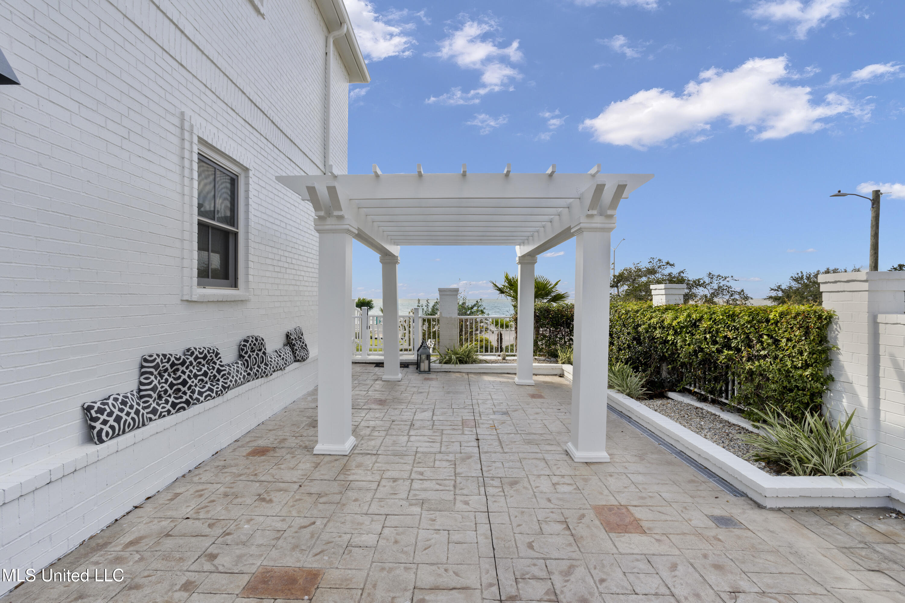 1016 Beach Boulevard Biloxi, MS 39530 - Photo 14 of 118 014