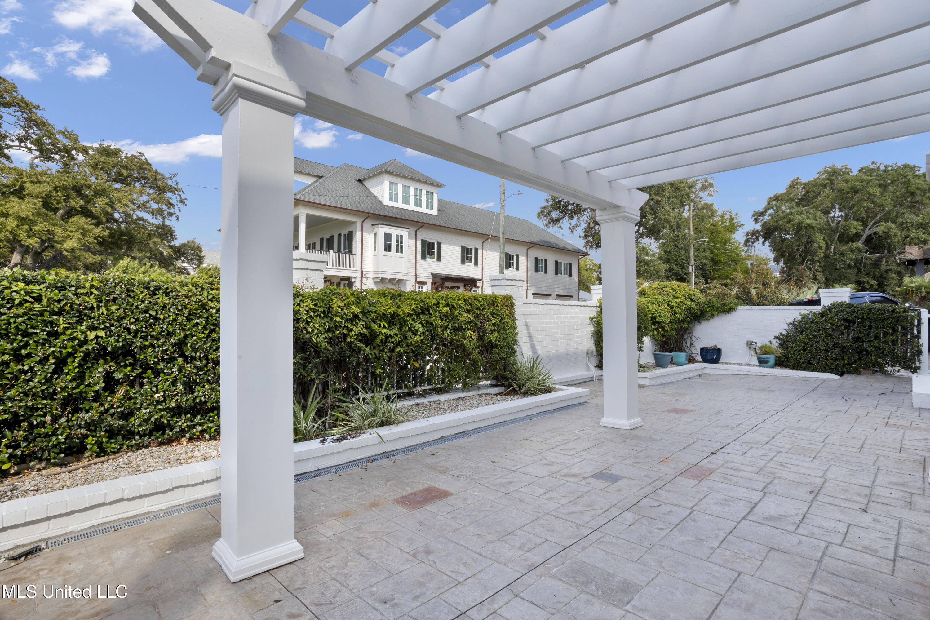 1016 Beach Boulevard Biloxi, MS 39530 - Photo 15 of 118 015