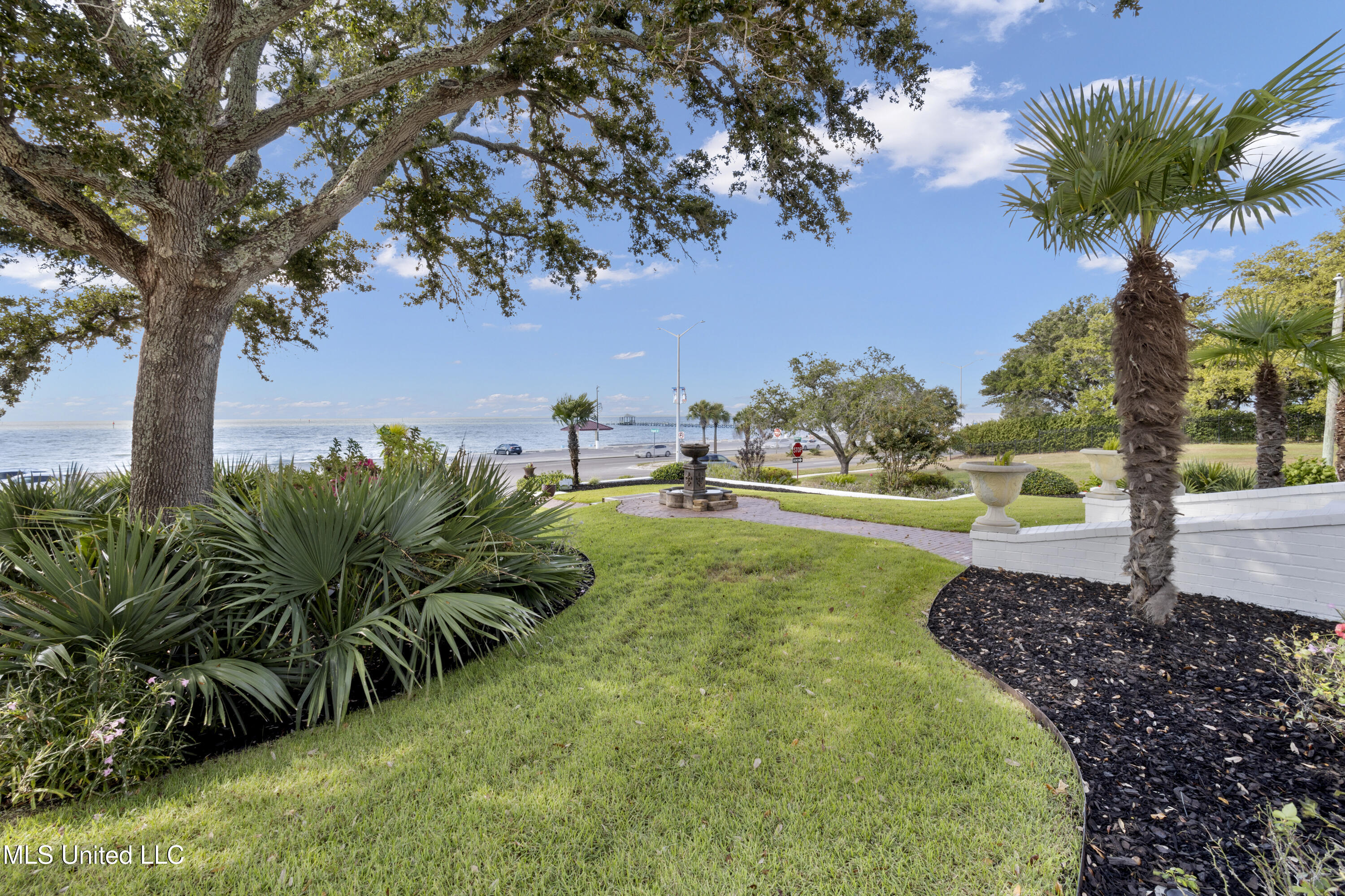 1016 Beach Boulevard Biloxi, MS 39530 - Photo 16 of 118 0015