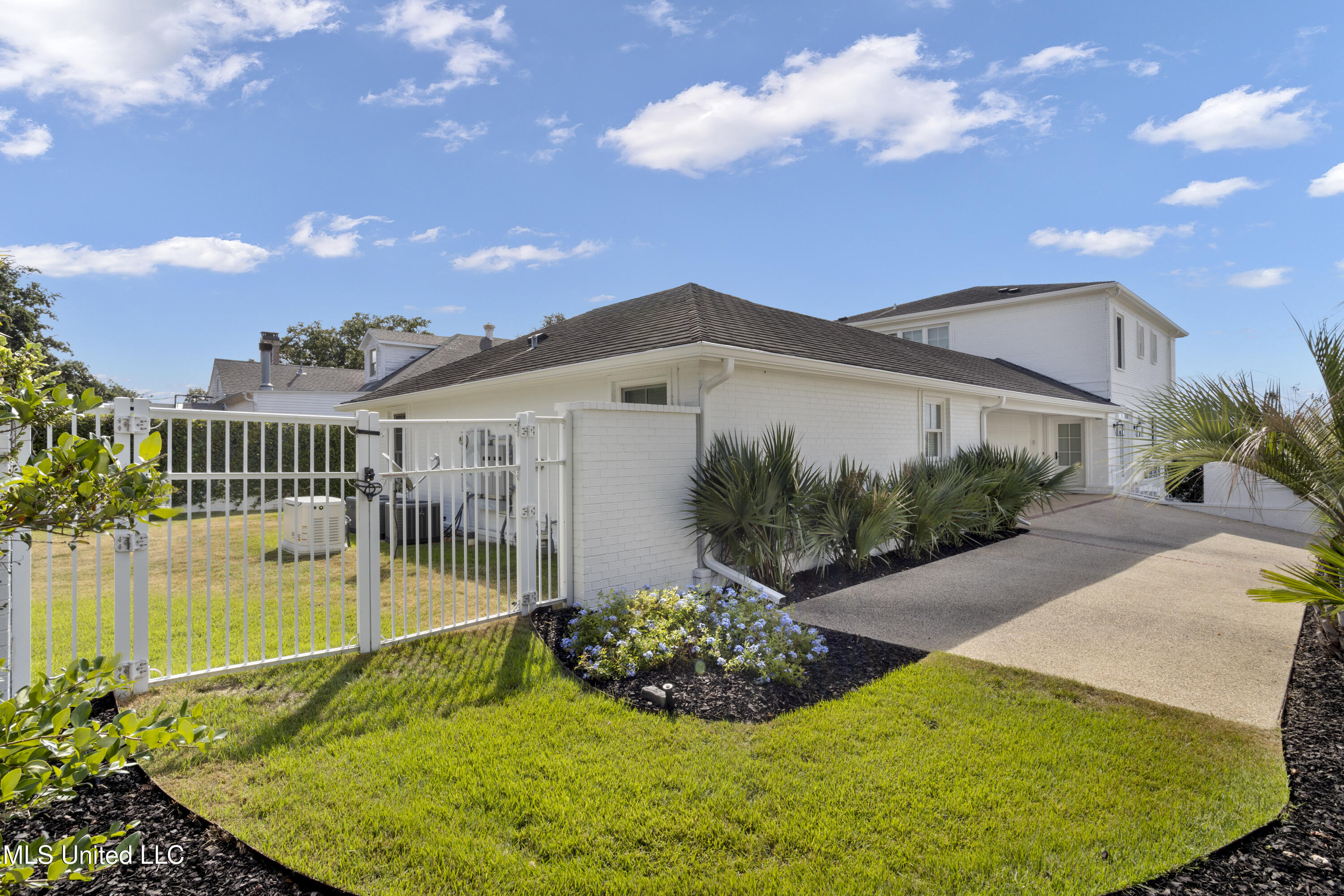 1016 Beach Boulevard Biloxi, MS 39530 - Photo 17 of 118 017