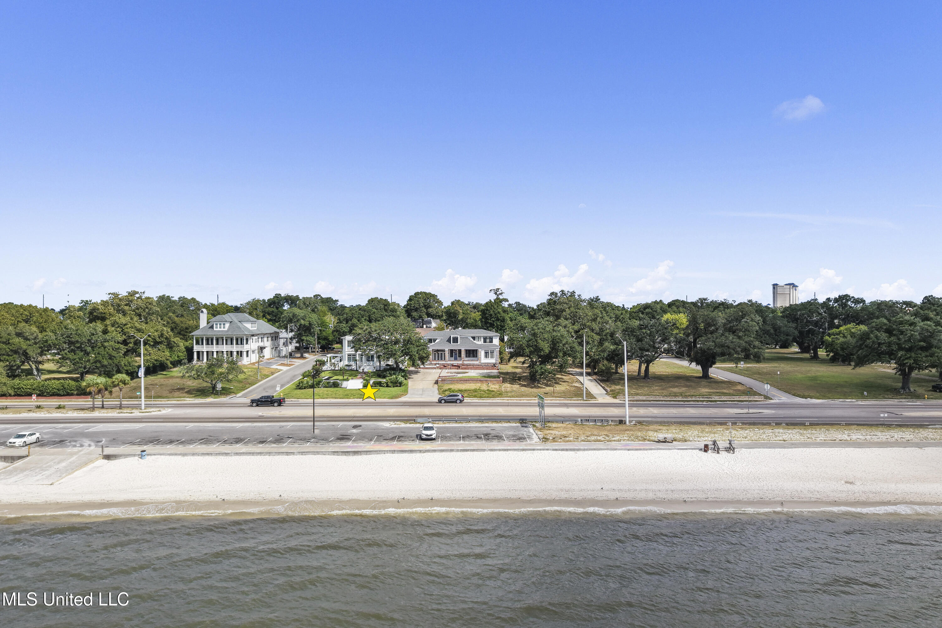 1016 Beach Boulevard Biloxi, MS 39530 - Photo 20 of 118 020