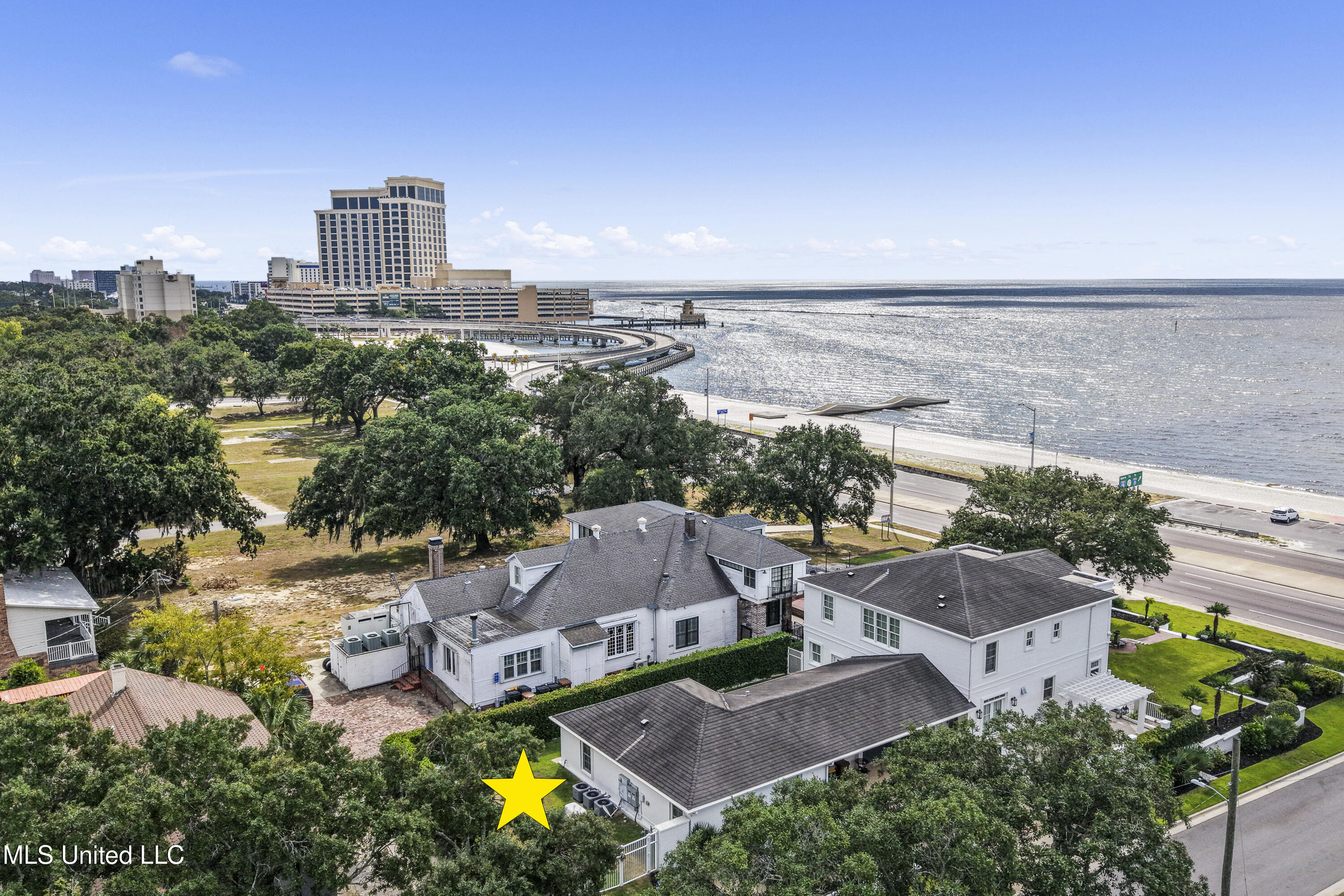 1016 Beach Boulevard Biloxi, MS 39530 - Photo 23 of 118 023