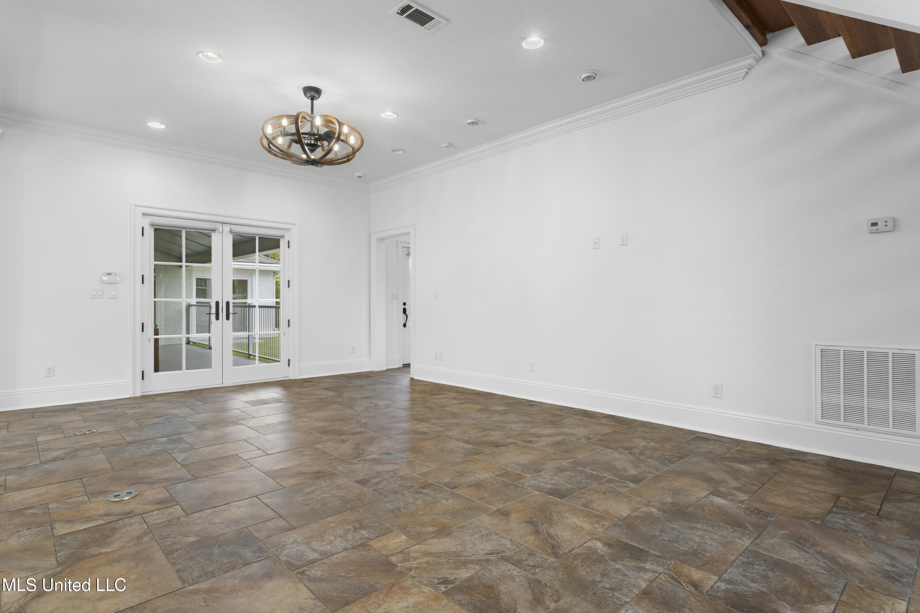 1016 Beach Boulevard Biloxi, MS 39530 - Photo 32 of 118 032