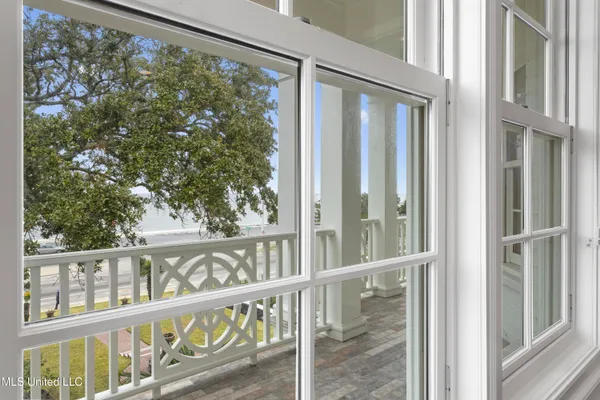$1,495,000 | 1016 Beach Boulevard, Biloxi, MS 39530