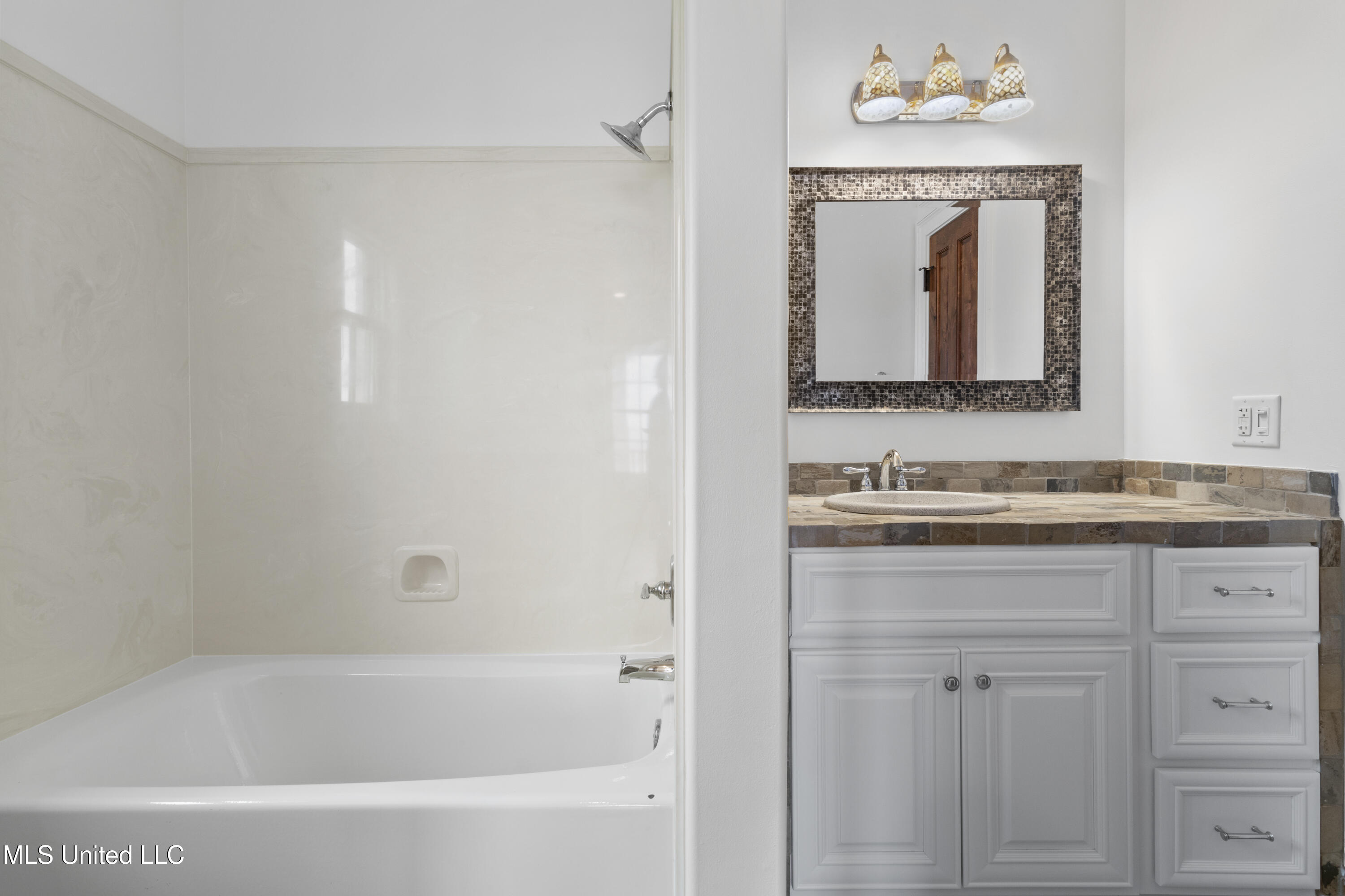 1016 Beach Boulevard Biloxi, MS 39530 - Photo 83 of 118 083