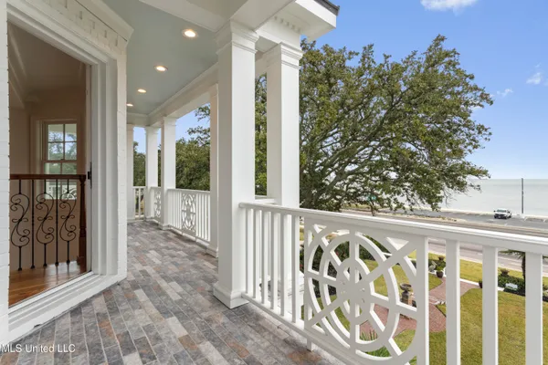 $1,495,000 | 1016 Beach Boulevard, Biloxi, MS 39530