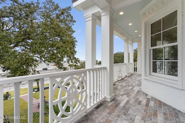 $1,495,000 | 1016 Beach Boulevard, Biloxi, MS 39530