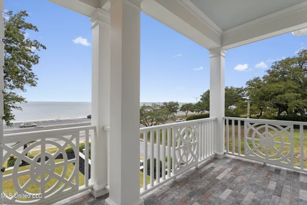 $1,495,000 | 1016 Beach Boulevard, Biloxi, MS 39530