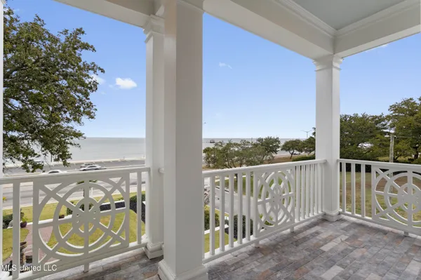 $1,495,000 | 1016 Beach Boulevard, Biloxi, MS 39530